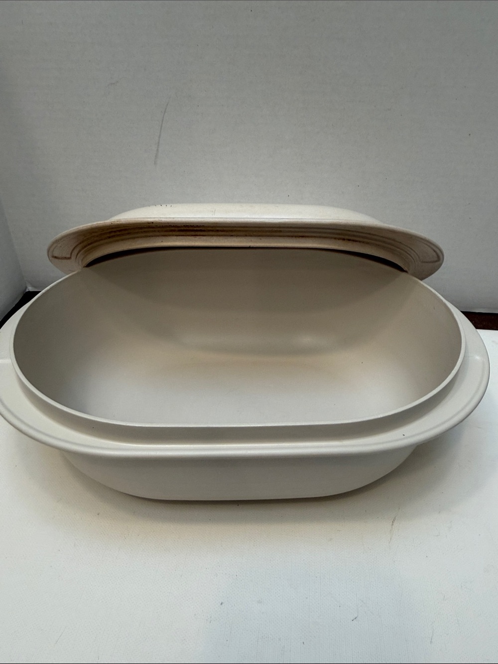 Tupperware Ultra Roasting / Serving Dish with Lid
